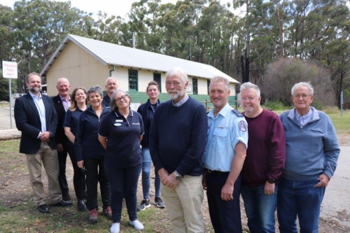 Volunteers and Council staff at the bushfire recovery centre at Tonimbuk.