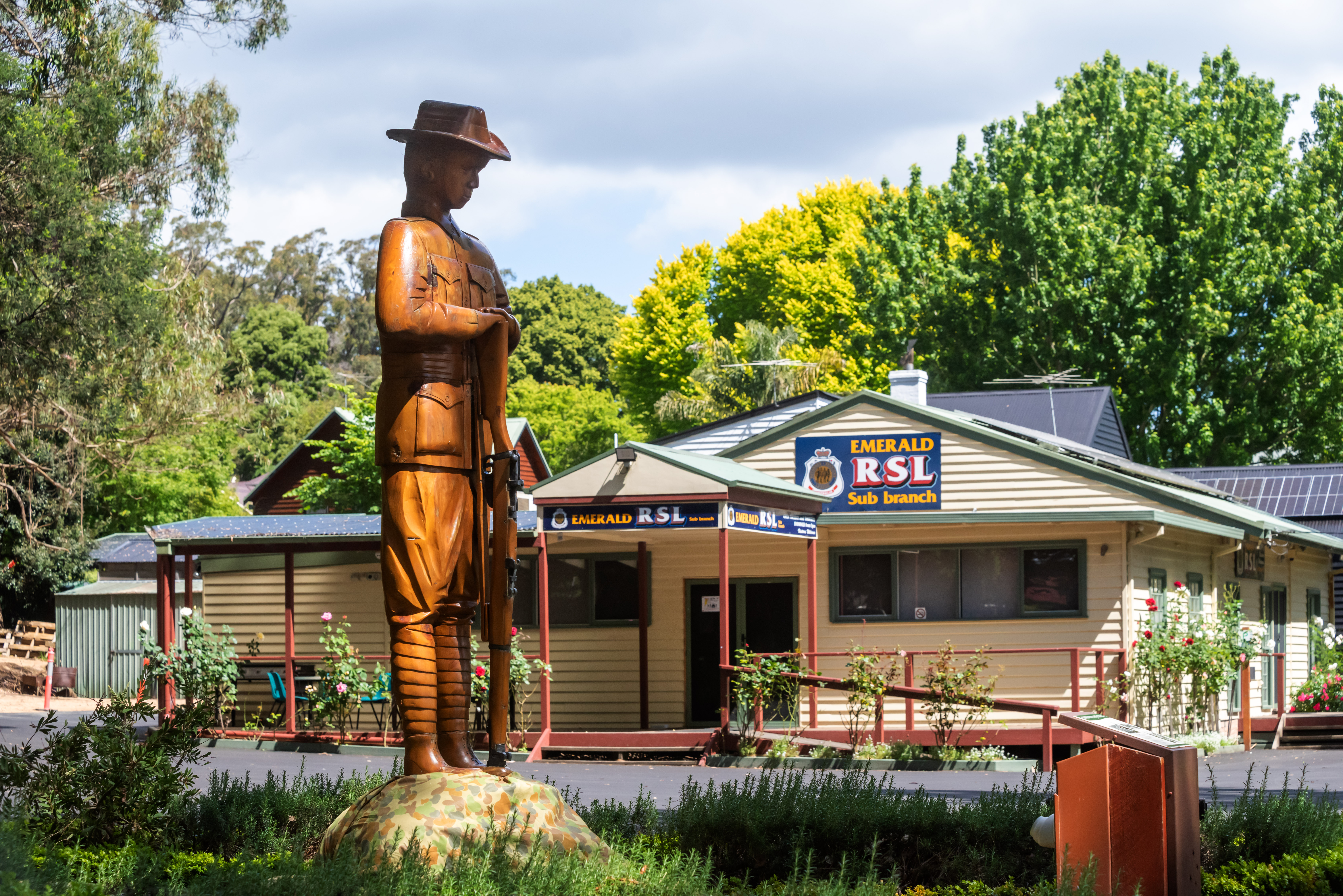 Anzac walk emerald dec